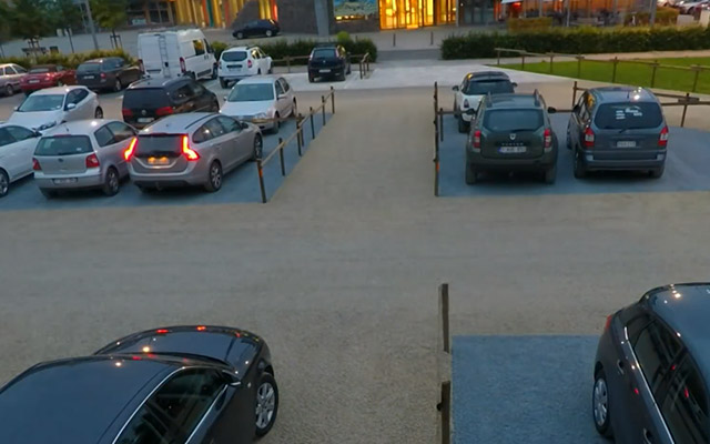 Štěrkové parkoviště u výstavního centra Triangel (video)